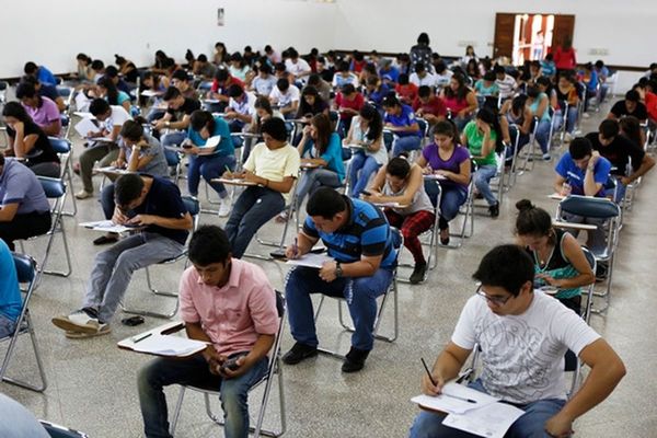 Cerca de 5 mil jóvenes se postularon para acceder a becas