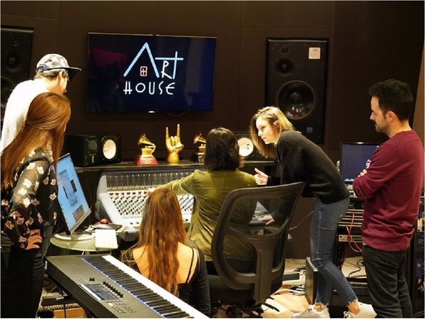 Abbey Road abre su primer instituto en EEUU junto a un productor latino