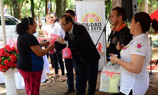 Trabajadoras son agasajadas por la Municipalidad de Ciudad del Este