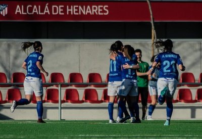 Una paraguaya hizo un gol y su equipo ganó al Atlético de Madrid