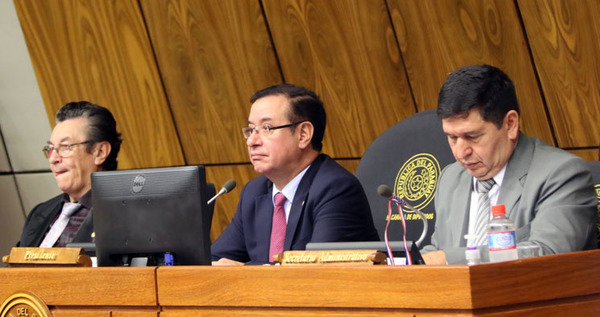 Diputado afirma que no corresponde otorgar permiso a Miguel Cuevas