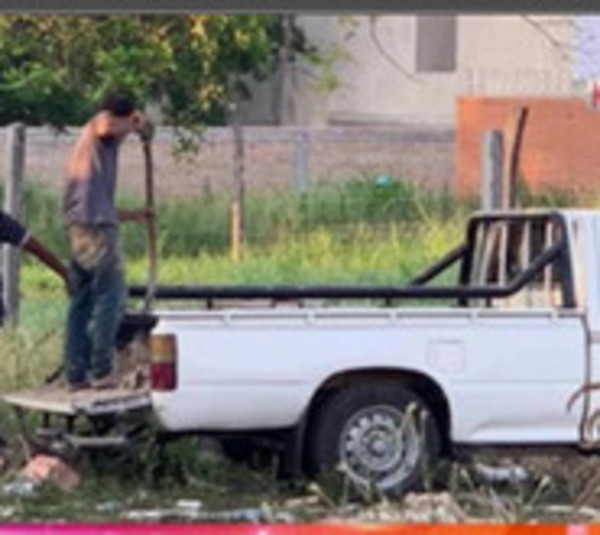 Denuncian a desconocidos que arrojan residuos desde una camioneta  - Paraguay.com