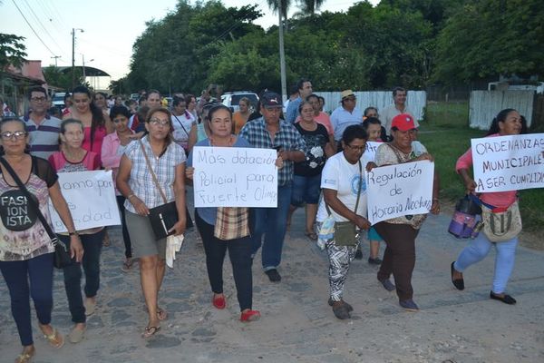 Pobladores de Fuerte Olimpo se manifiestan exigiendo mayor seguridad - Nacionales - ABC Color