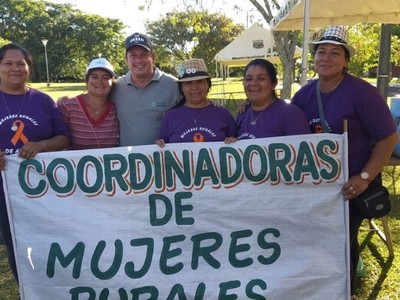 Con varias actividades de la EBY, celebran el día de la Mujer Paraguaya