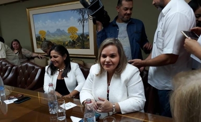 HOY / Senadora Lilian Samaniego, habló sobre los candidatos a la intendencia de Asunción y manifestó que apoyará a quien prometa fortalecer al Partido Colorado