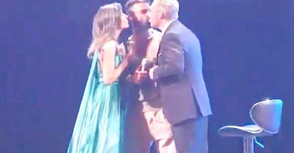 Ricky Martin picoteó a conductor de Viña