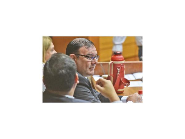 Rivas sigue tranquilo en su banca por falta de presión