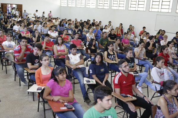 Se presentaron 4.800 jóvenes a becas de Itaipú