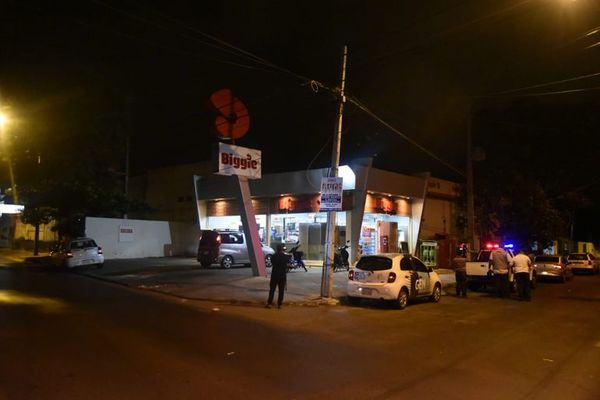 Ladrón burla doble control de seguridad y se lleva G. 10 millones de tienda Biggie - Nacionales - ABC Color