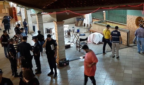 Sicario mata a dos hombres e hiere a otros en cancha sintética