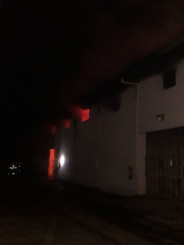 Voraz incendio consumió depósito de CDE - ABC en el Este - ABC Color