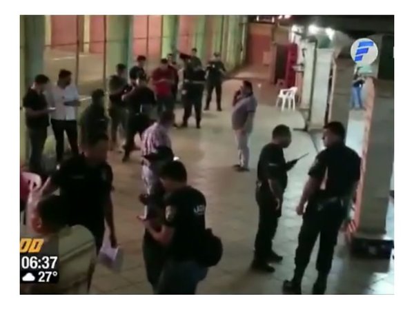 Sicario mata a dos jóvenes en cancha sintética