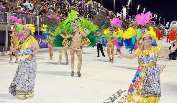 Festejos de carnaval en Encarnación generaron ganancias para la ciudad - Nacionales - ABC Color