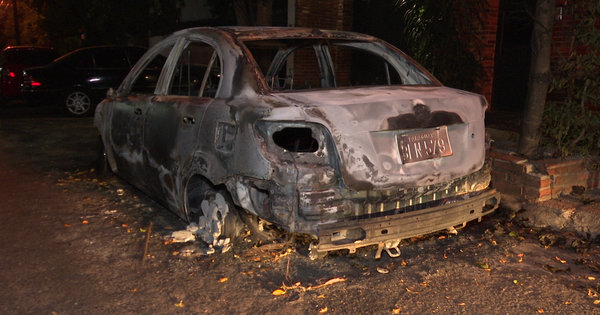 Arrojaron bomba molotov contra un vehículo en Asunción