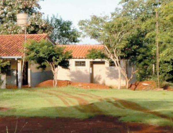 Escuela abandonada en km 12 Acaray: sin aulas, docentes, ni siquiera baño digno