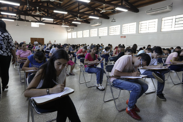 Unos 4.800 jóvenes se postularon a las Becas de ITAIPU-BECAL 2020