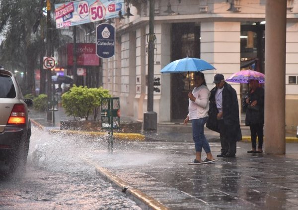 Meteorología emite alerta de lluvias, tormentas y fuertes vientos para casi todo el país