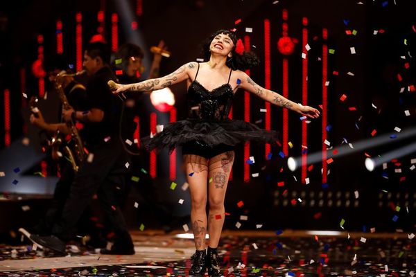 Una “valiente” Mon Laferte derrocha voz y activismo en su natal Viña del Mar - Música - ABC Color