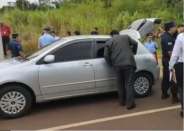 Hallan cuerpos de dos mujeres en un automóvil. Niña de unos 5 años estaba junto a los cadáveres - ADN Paraguayo