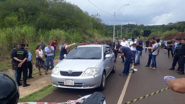 Hallan a dos mujeres muertas y a una niña encerrada en un vehículo
