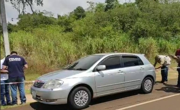 HOY / Hallan en un auto a dos mujeres muertas y a una niña en estado de shock