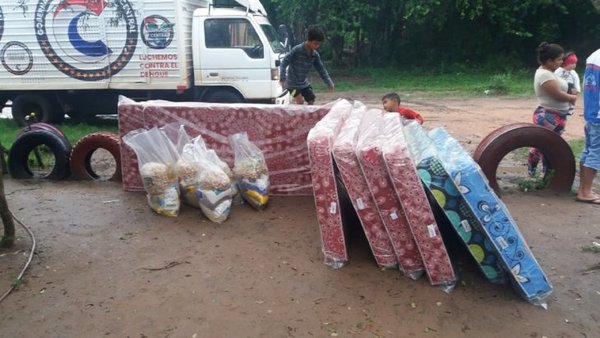 Gobernación de Central asiste a los damnificados - Informate Paraguay