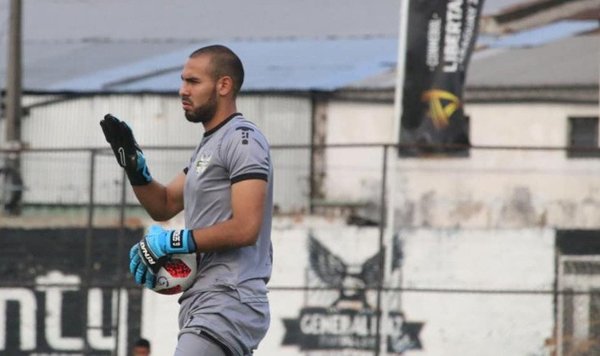 El insólito gol en contra del arquero del General Díaz | Noticias Paraguay