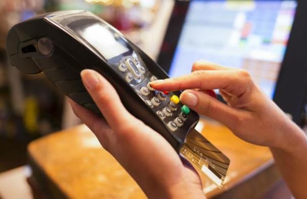 Padre e hija podrían pasar tres años en prisión por irse sin pagar de un restaurante - SNT