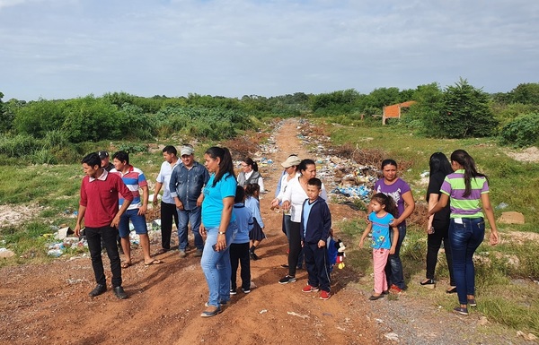 Vecinos piden clausura de un vertedero