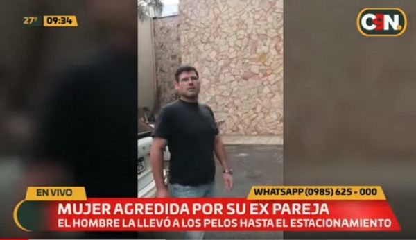 Hombre es grabado mientras maltrataba a su expareja en un conocido shopping