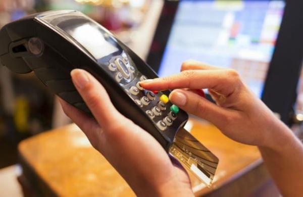 Padre e hija podrían pasar tres años en prisión por irse sin pagar de un restaurante - C9N