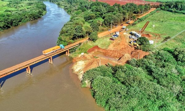 Con trabajos en la base avanza el puente sobre el río Monday, en Alto Paraná