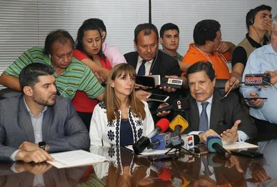 Municipalidad y Ministerios cooperarán para ofrecer alternativas a cuidacoches y limpiavidrios | .::Agencia IP::.