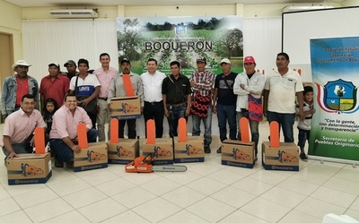 Comunidades ayoreas recibieron motosierras prometidas por la Gobernación de Boquerón