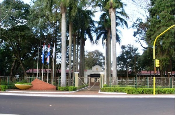Presentan pedido de informe a Municipalidad de Ciudad del Este por denuncias de corrupción - ADN Paraguayo