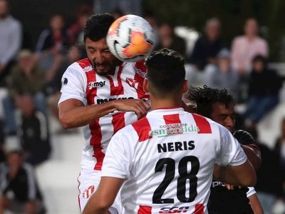 Un cabezazo de Juan Manuel Olivera pone a River Plate en segunda fase