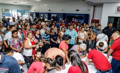 HOY / El ministerio de Desarrollo Social hace entrega de 287 contratos de compraventa de inmuebles a familias del territorio social San Roque, distrito de San Antonio