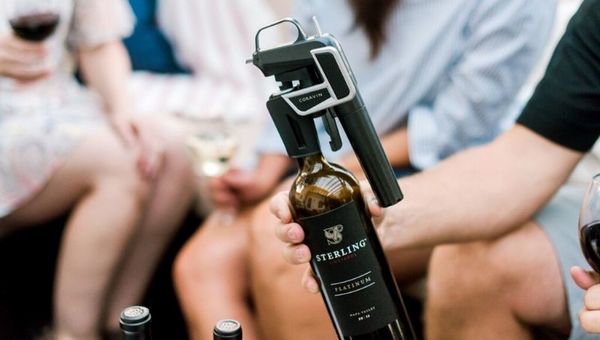 Coravin, un sistema que permite servir vino sin descorchar la botella