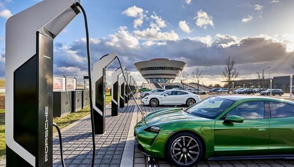 Porsche tiene la planta de carga eléctrica más potente de Europa