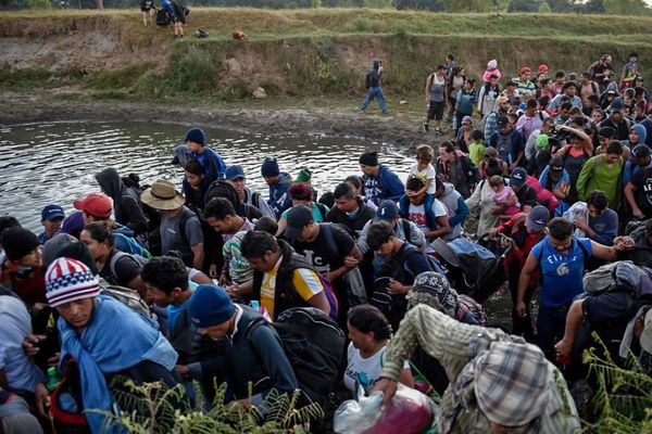Donald Trump prohíbe a migrantes pobres ingresar a Estados Unidos