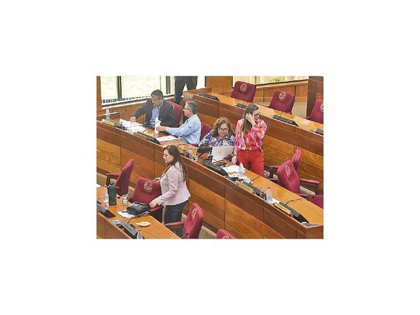 Hubo cruce en el Congreso por gestión de Prieto en CDE