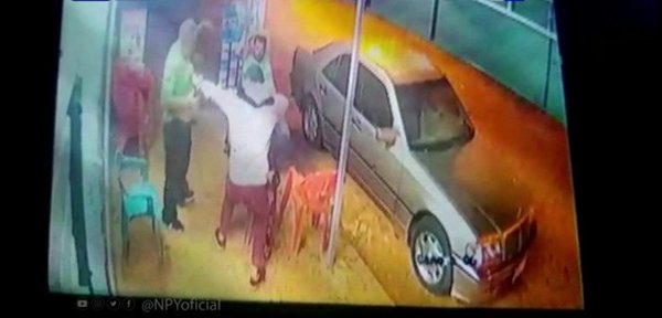 Asaltante dispara a clientes de una despensa en Luque | Noticias Paraguay