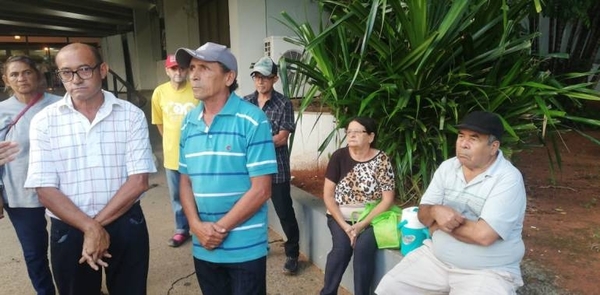 HOY / Cuidacoches se manifiestan en busca de una solución: piden ser recibidos por 'Nenecho'