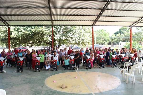 MAG entrega implmentos agrícolas a familias productoras de Antequera - .::RADIO NACIONAL::.