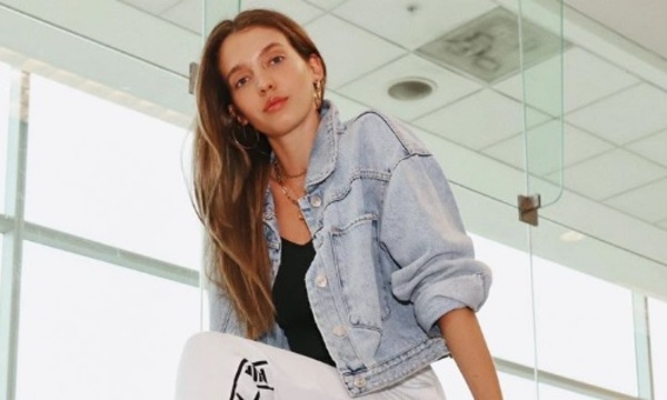 Anna Chase estrena su canción “Frontera”
