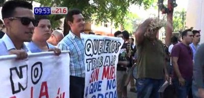 Conductores de MUV y Uber protestan en contra de ordenanza sanlorenzana | Noticias Paraguay