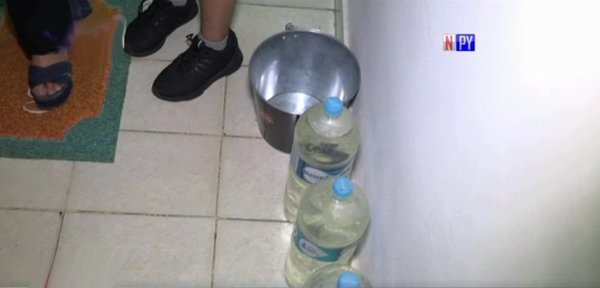 Tres días sin agua en un barrio capitalino | Noticias Paraguay