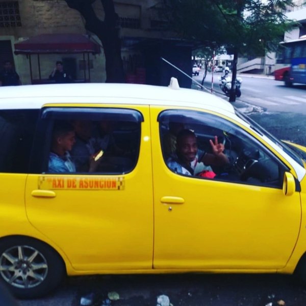 Así viajaron en taxi los jugadores de River Plate