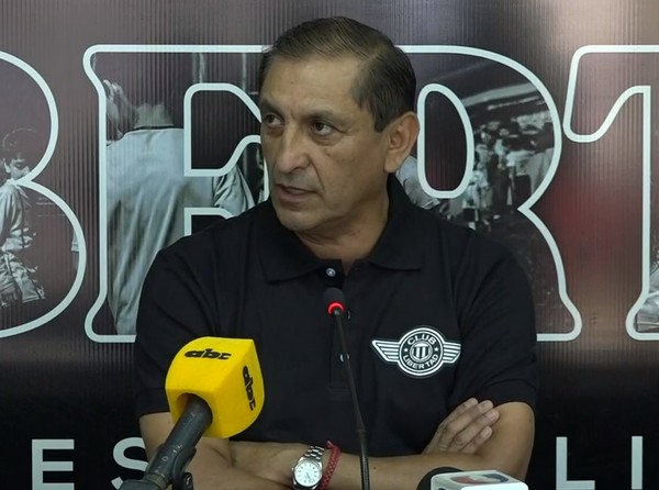 Ramón Díaz y Libertad, frente a la doble competencia