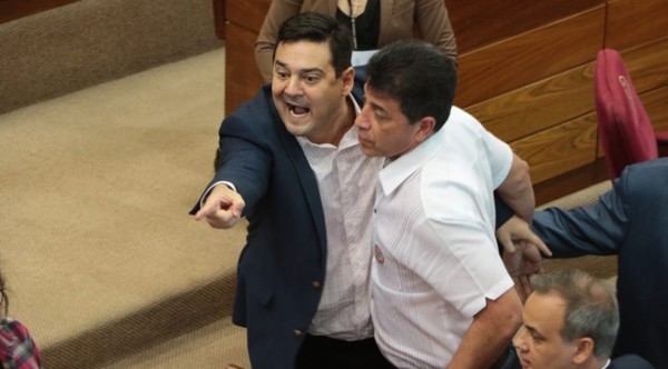 Levantan sesión del Senado luego de escándalo entre liberales - Informate Paraguay